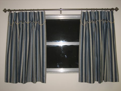 20 New curtain.JPG - 38544 Bytes